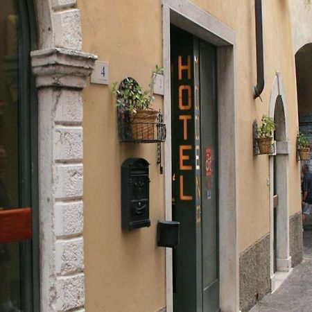 Hotel Modena Old Town Мальчезине Экстерьер фото