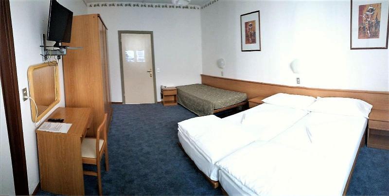 Hotel Modena Old Town Мальчезине Экстерьер фото