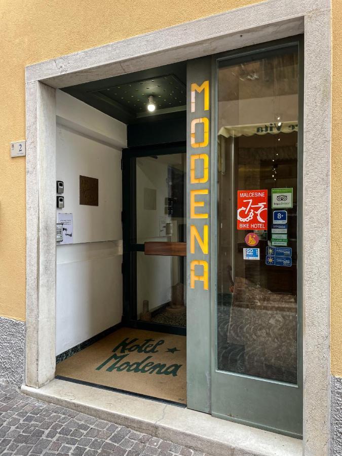 Hotel Modena Old Town Мальчезине Экстерьер фото