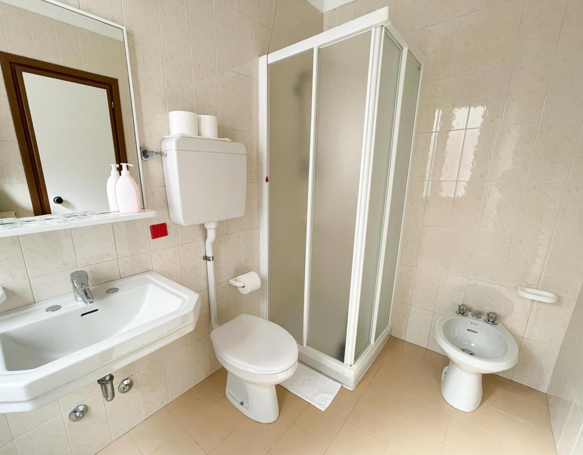 Hotel Modena Old Town Мальчезине Номер фото