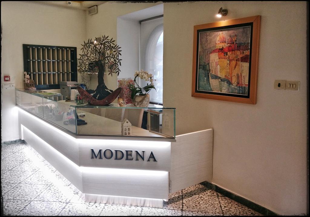 Hotel Modena Old Town Мальчезине Экстерьер фото