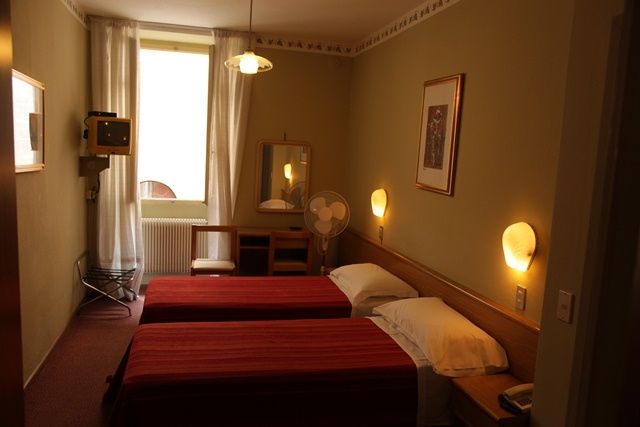 Hotel Modena Old Town Мальчезине Экстерьер фото