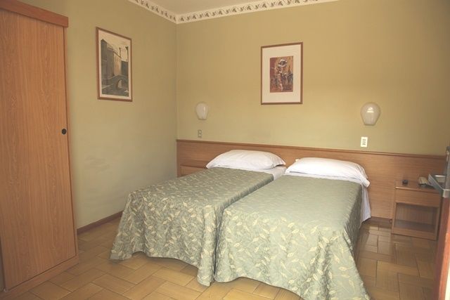 Hotel Modena Old Town Мальчезине Экстерьер фото