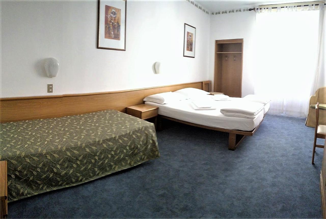Hotel Modena Old Town Мальчезине Экстерьер фото